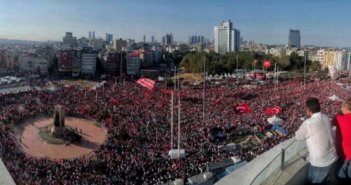 Onminlərlə Atatürk tərəfdarı Taksimi tutdu - FOTOLAR