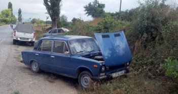 Yola çınqıl dağıldı, maşınlar aşdı - Fotolar