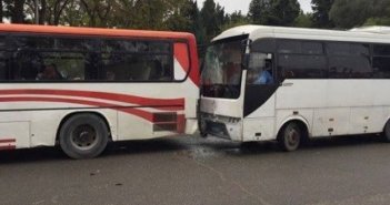 Bakıda iki avtobus toqquşdu - Video