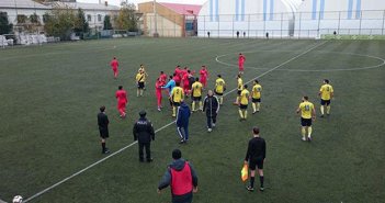 Futbol oyununda dava düşdü - Video