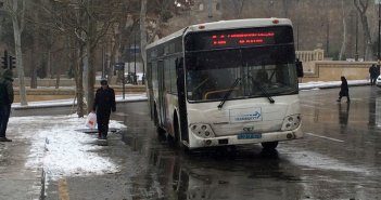 Nəqliyyat Agentliyi yolları buzdan təmizləməyə çalışır