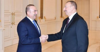 İlham Əliyev Mövlud Çavuşoğlunu qəbul edib