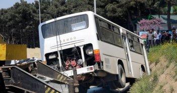 Bakıda marşrut avtobusu aşdı - Köməyə kran gəldi