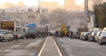 Bir günə qəfil sökülən hotelin yerində yol salınır - FOTOLAR