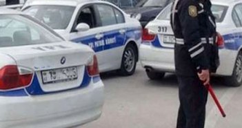 Polis idarəsinin həyətində 2 maşın yandı