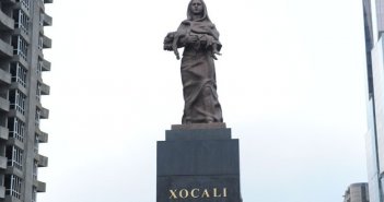 “Xocalı” abidəsini ziyarət