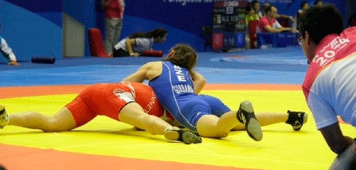 Azerbaijani female wrestlers to compete in Russia