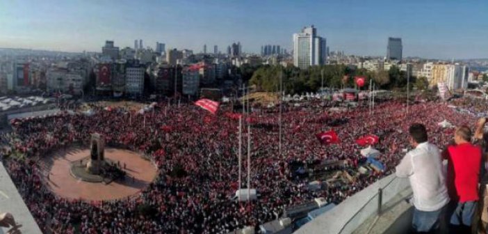 Onminlərlə Atatürk tərəfdarı Taksimi tutdu - FOTOLAR