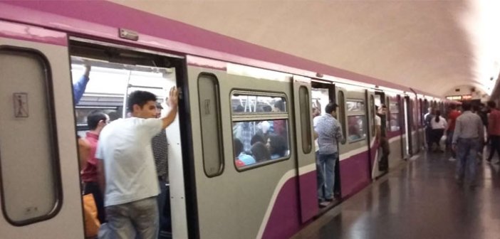 İşə metro ilə gedən rektor danışdı: “Qəbahətdi?”