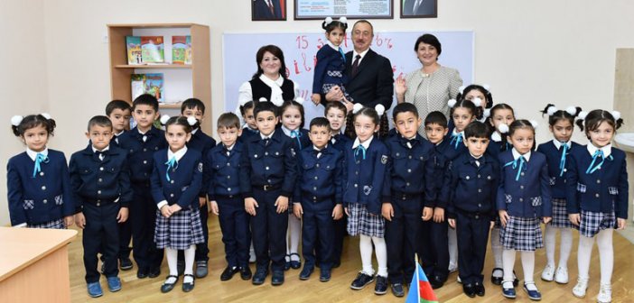 Bilik günündə şagirdlərə yeni məktəb hədiyyəsi - Fotolar