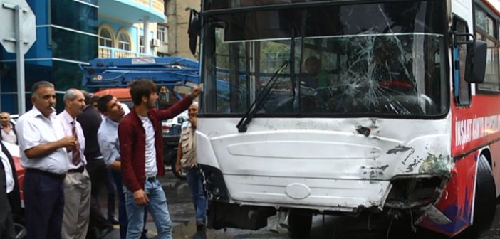 Bakıda avtobus qəza törətdi