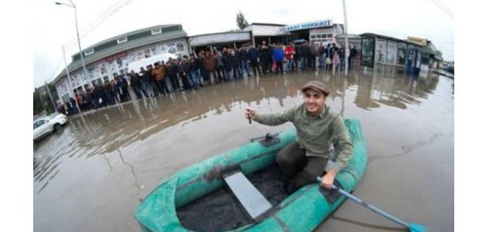 Bakıda rezin qayıqla gəzdi - Fotolar