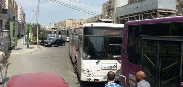 Qardaşını avtobus vuran qadın sürücünü döydü