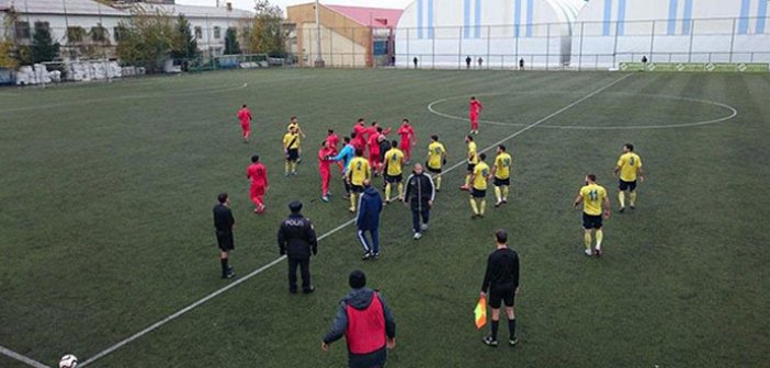 Futbol oyununda dava düşdü - Video