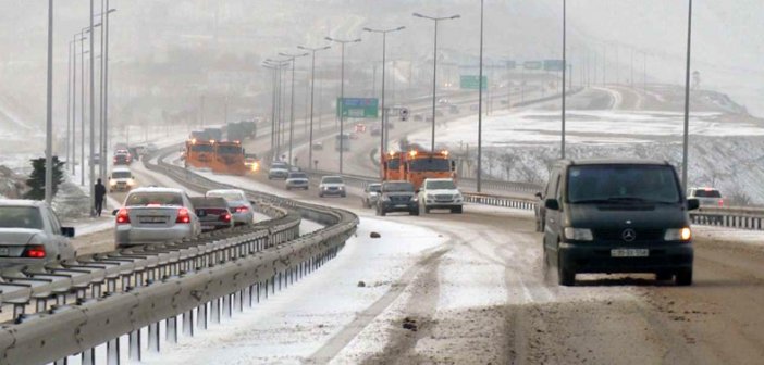 Yollar buz bağlayıb