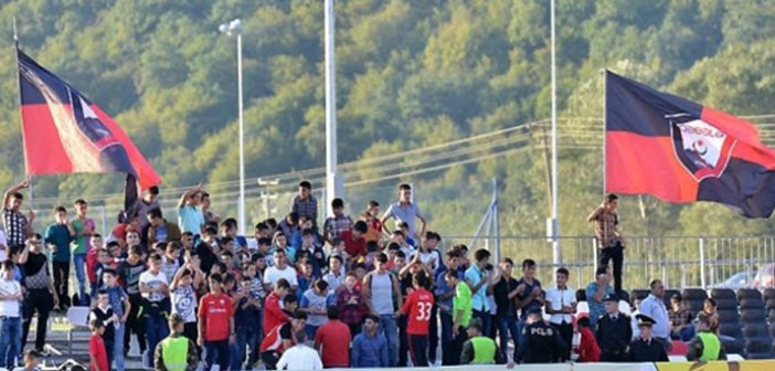 Azərbaycan futbolçusuna yumurta atdılar