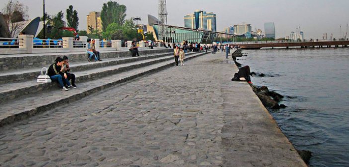 Qadın özünü dənizə atmaq istədi - Bakıda